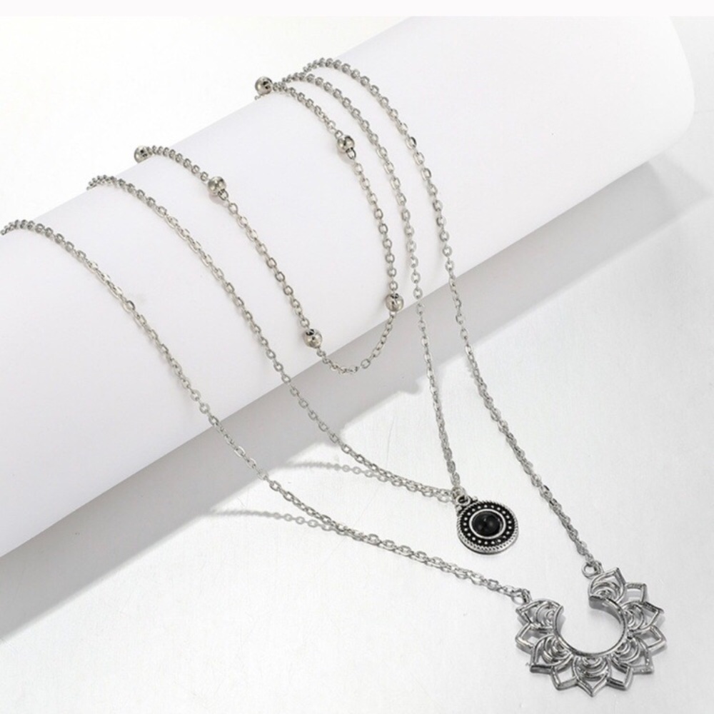 Beautiful layered choker necklace - Picture 3 of 4